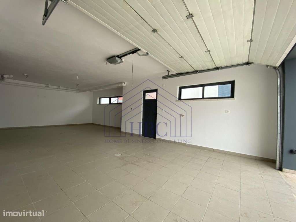 Moradia T5 Moderna e Remodelada no Feijó - Espaço, Conforto e Exclu...-58