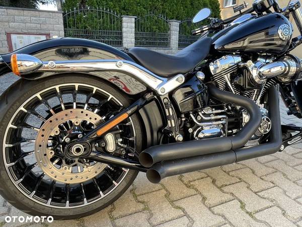 Harley-Davidson Softail Breakout - 3