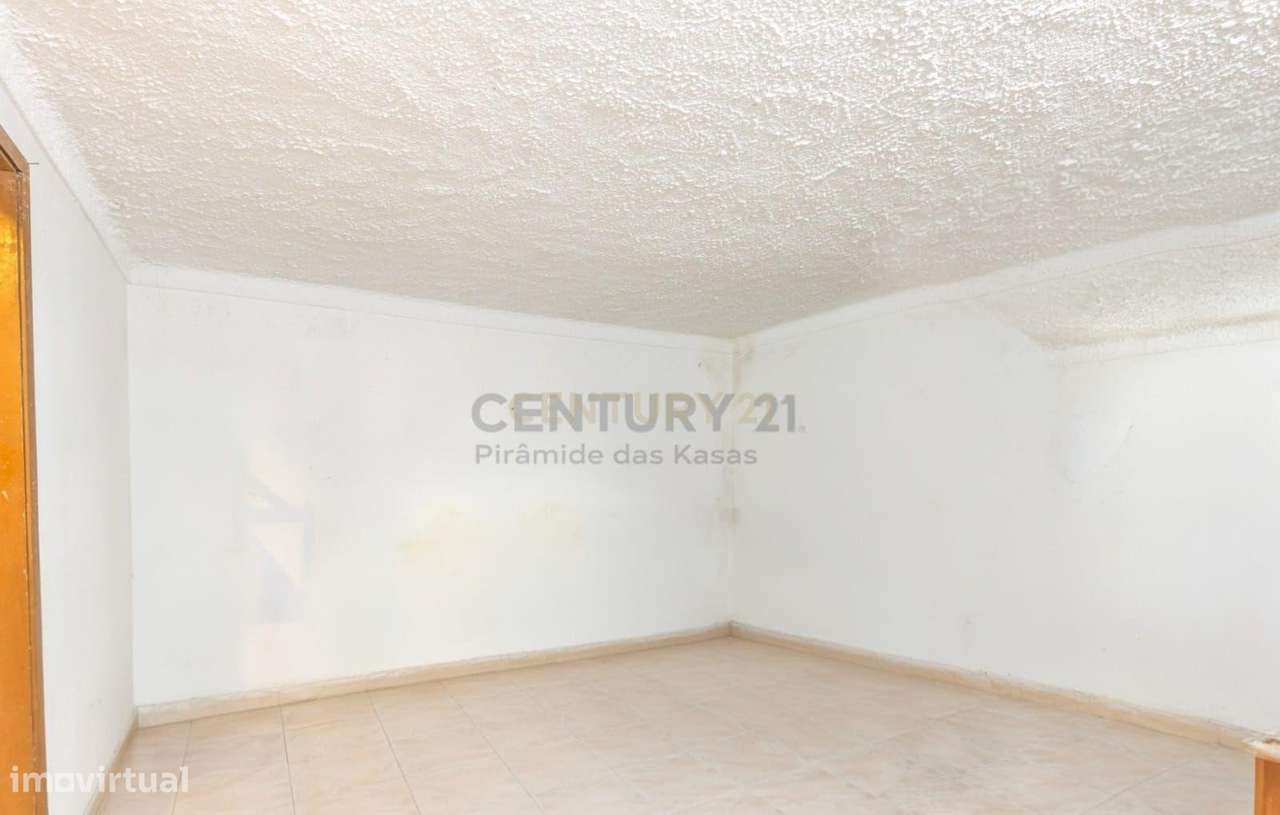 Quinta do Conde - Moradia Isolada de 3 assoalhadas para remodelação, c-8