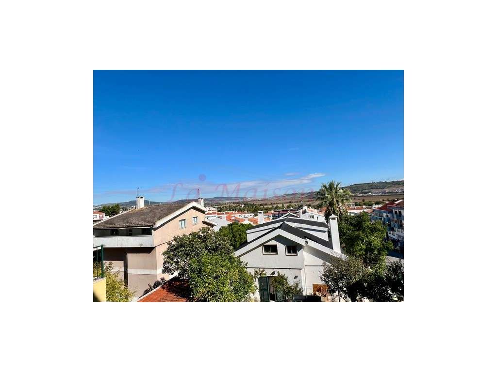 Moradia V5 no centro de Loures-51