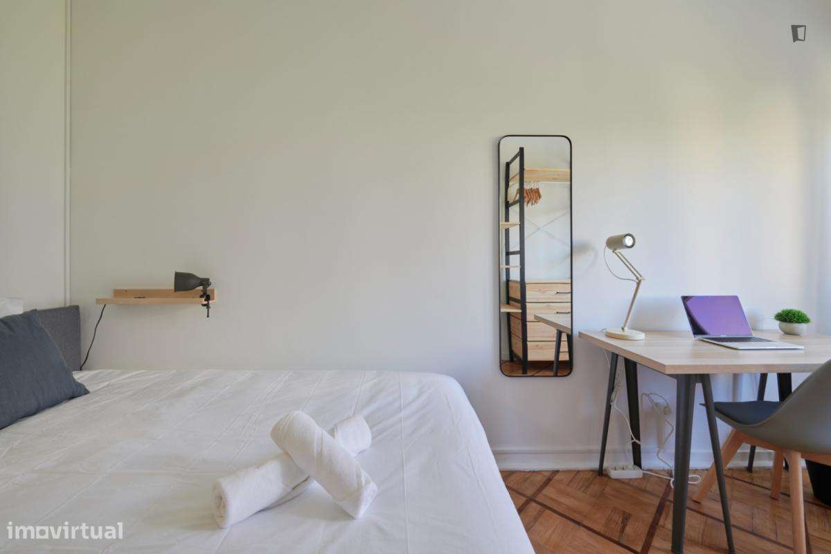 Quarto - localizado em São Sebastião Lisbon - Grande imagem: 3/26