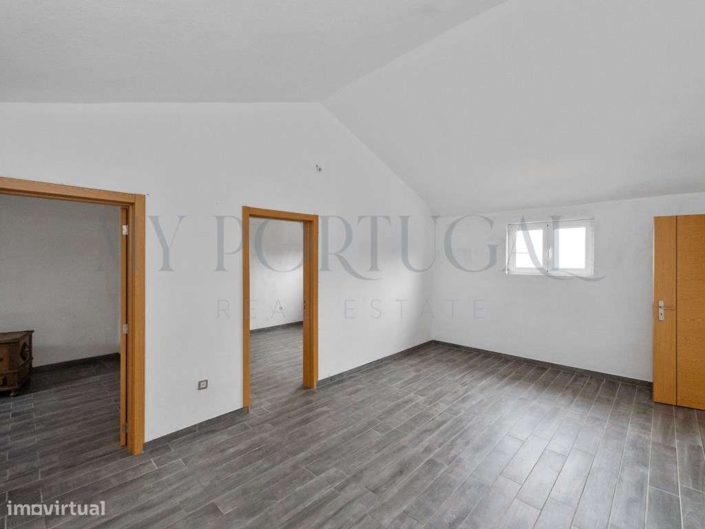 Oportunidade Única de Investimento no Coração Histórico de Trancoso-10