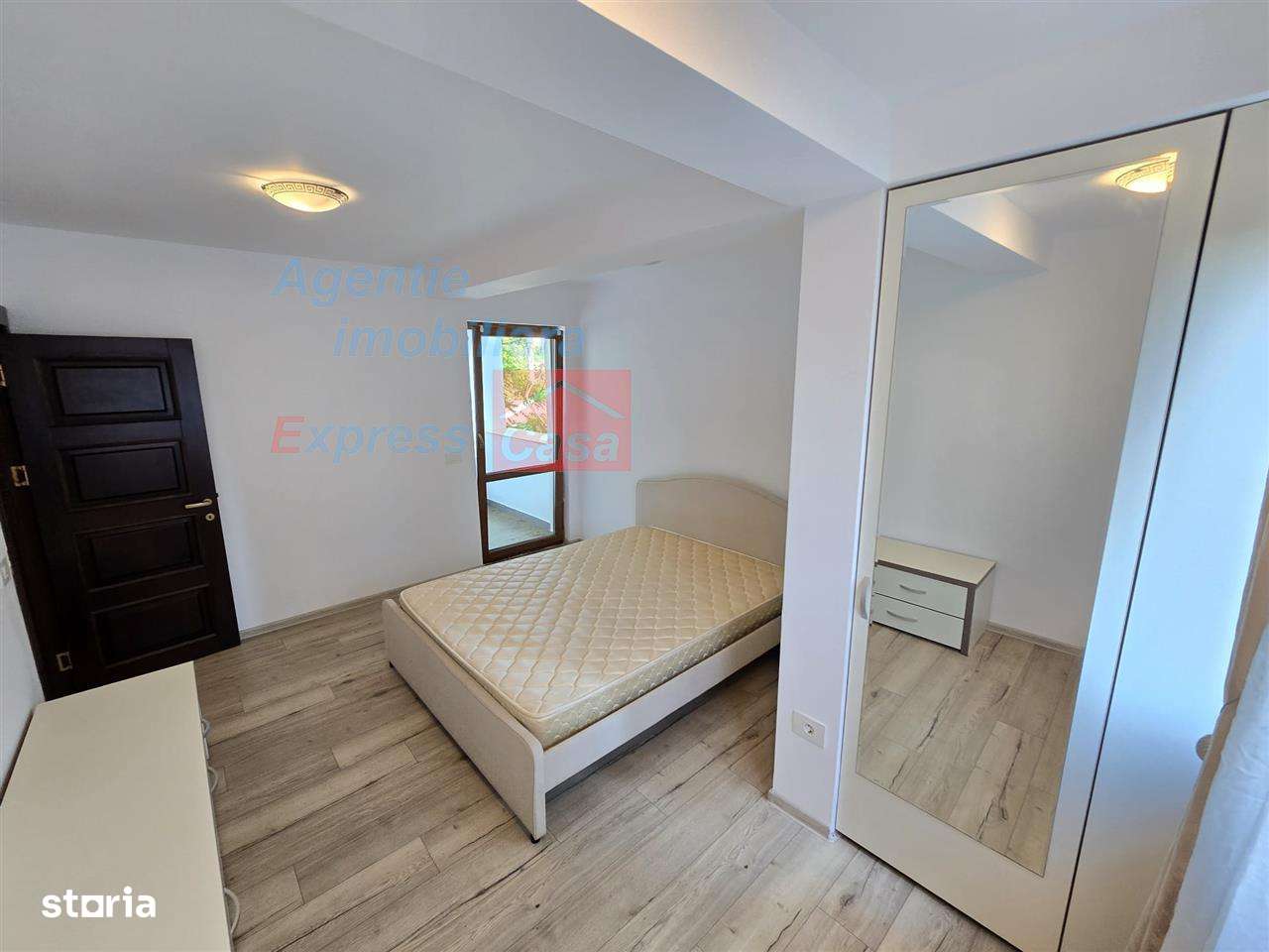 Super oferta! Apartament 3 camere, etaj 1, zona Palas Mall-1