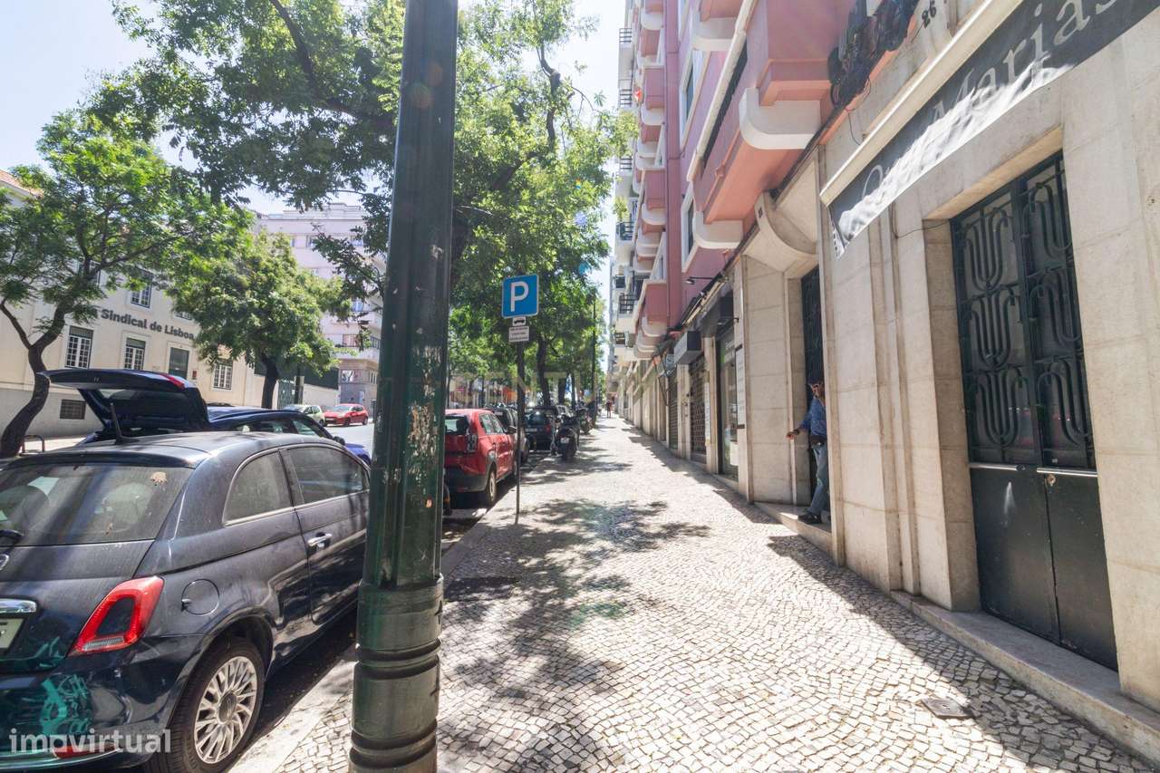 Penthouse com terraço de 28m2 junto ao metro no Rato-46
