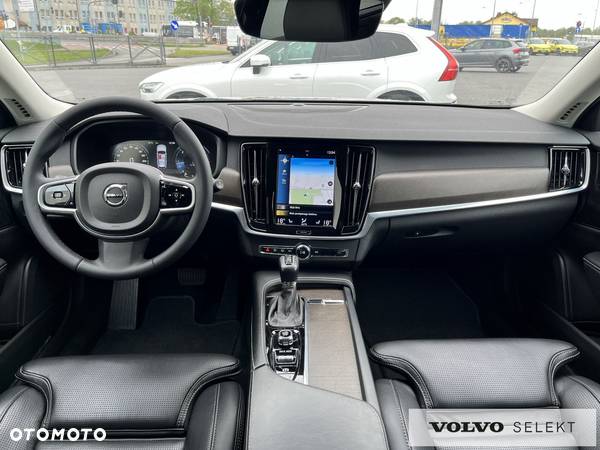 Volvo V90 Cross Country - 36