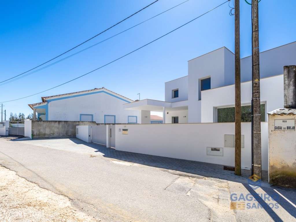 Moradia T4 com piscina, nova e pronta a habitar a 4 km da baía de S...-56