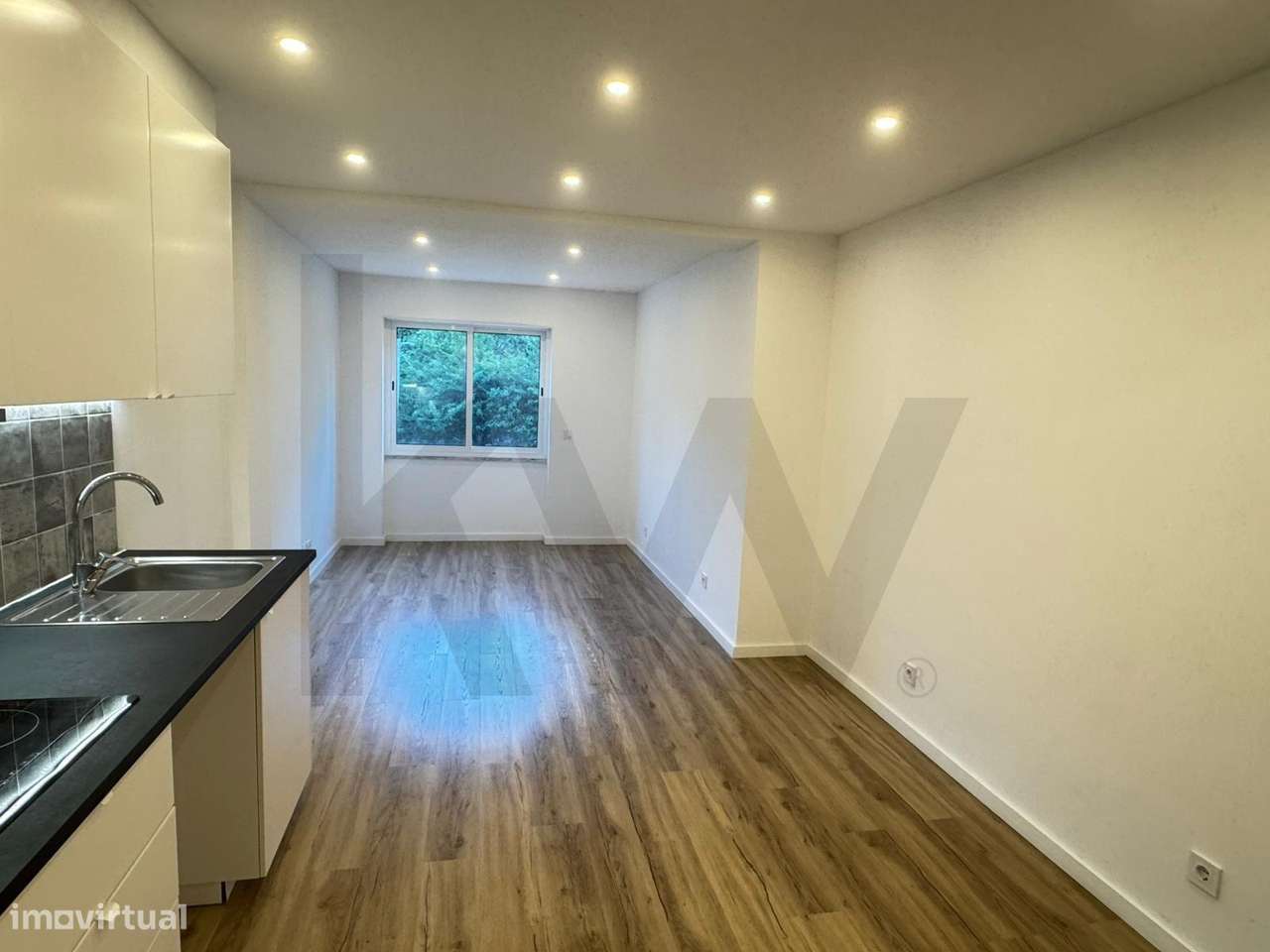 T2 com Pátio Privativo nas Mercês – O Seu Refúgio ao Ar Livre-4