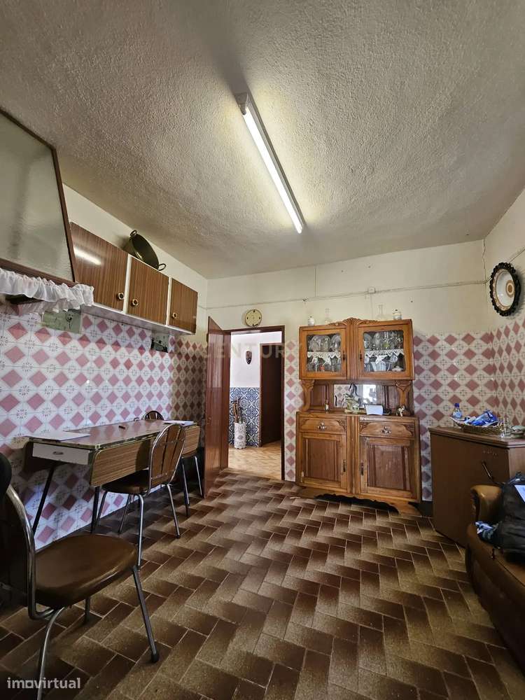 Moradia T2 + 1 com Quintal, Garagem e Anexo Sabugueiro, Arraiolos-15