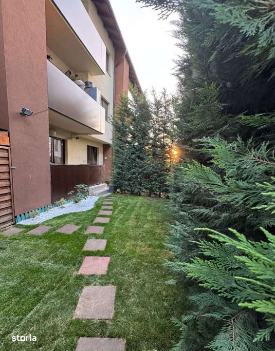 Apartament cu 2 camere + Curte 50mp + parcare-0