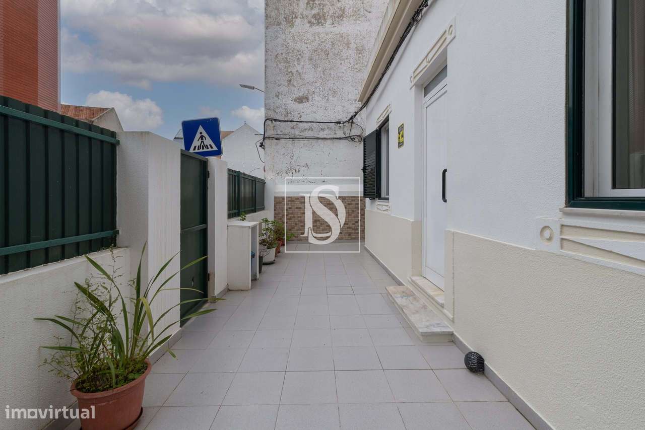 Moradia T2 com Quintal e Terreno Extra | Baixa da Banheira-14