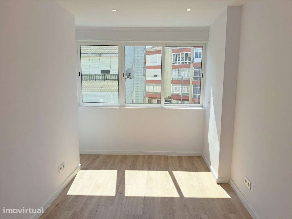 Acolhedor apartamento T1, próximo a Comércio e Serviços, totalmente...-22