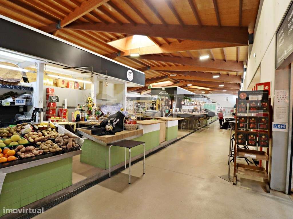 Prédio com 3 andares independentes no centro do Barreiro - frente a...-20