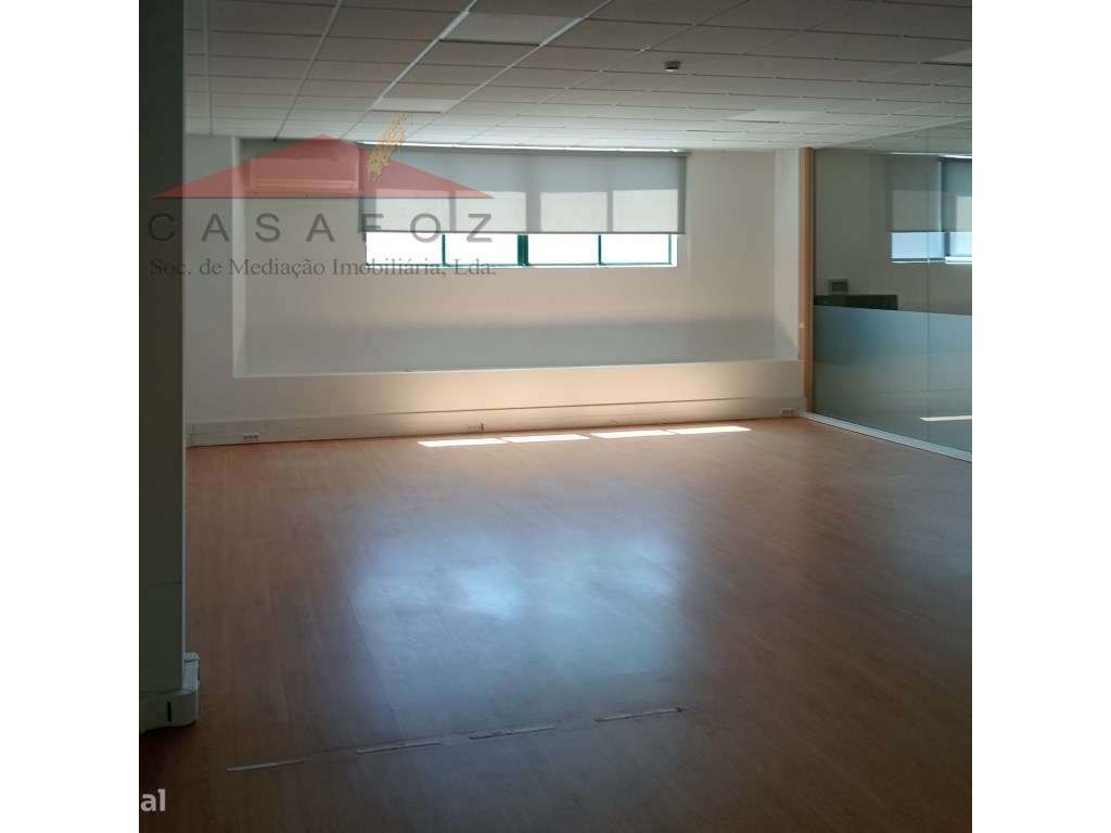 Porto - Arrendamento Armazém - Grande imagem: 3/5