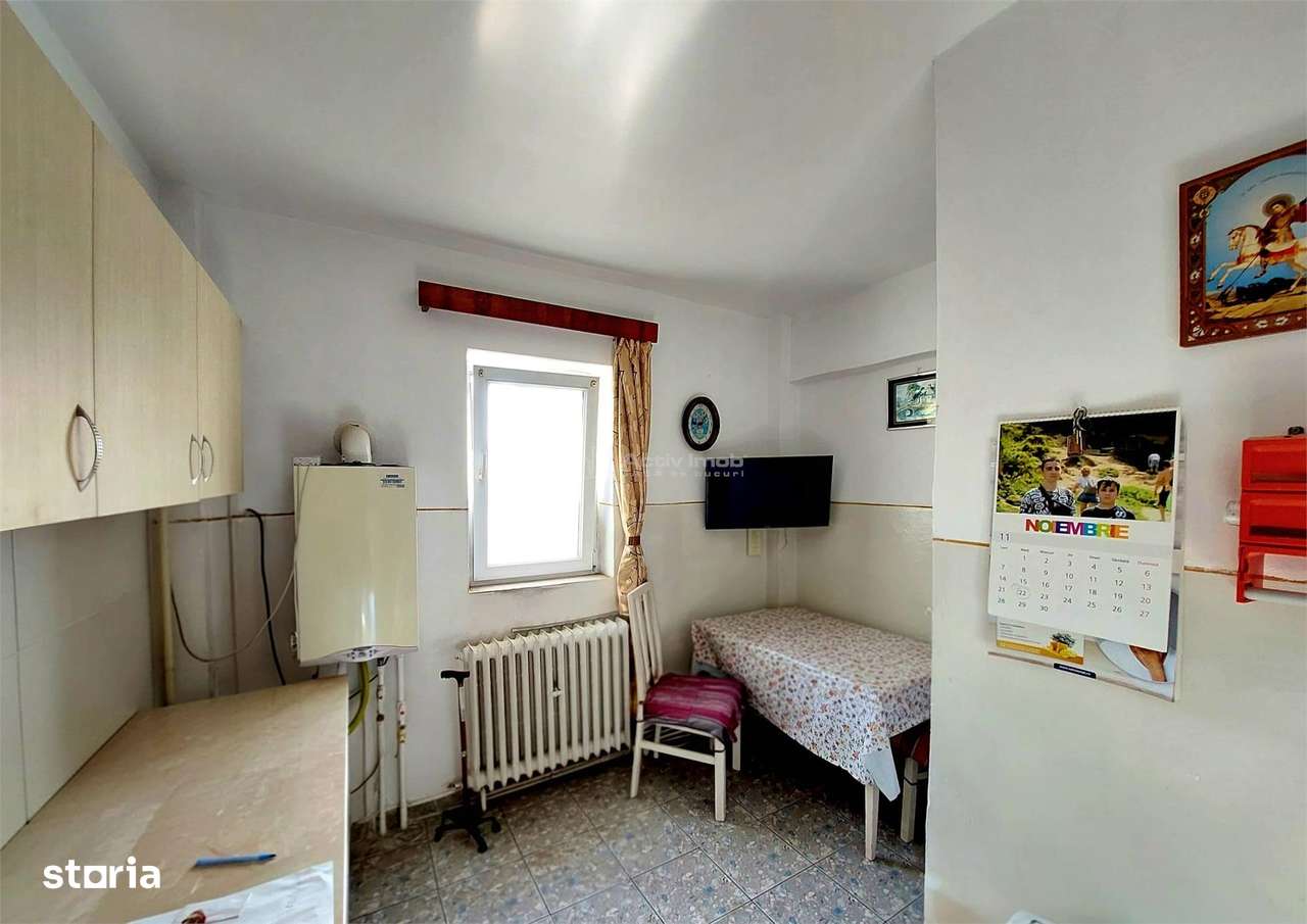 3 camere,decomandat, CENTRU - Str. Victoriei, etaj 3-9