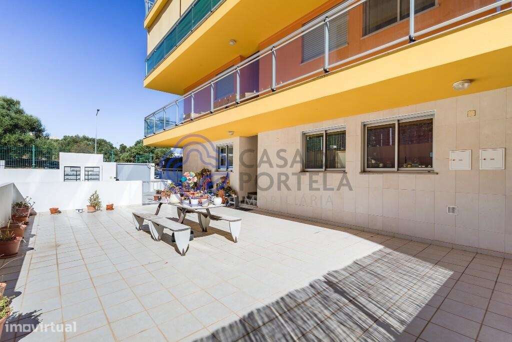 Apartamento T4 com 2 lugares de estacionamento, arrecadação e dois ter-11