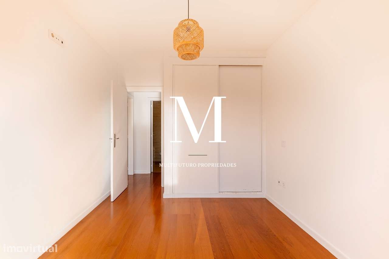 Valongo | Apartamento T2 | Varanda | Box 2 viaturas | Arrumos-19