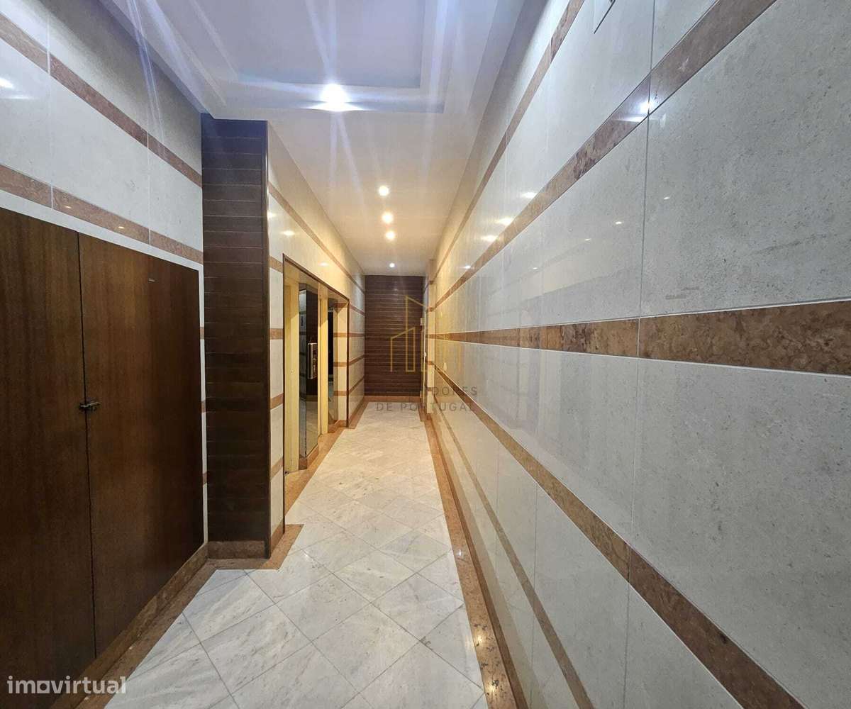 T3 com áreas generosas e excelente localização – Rua Cidade de Belg...-26