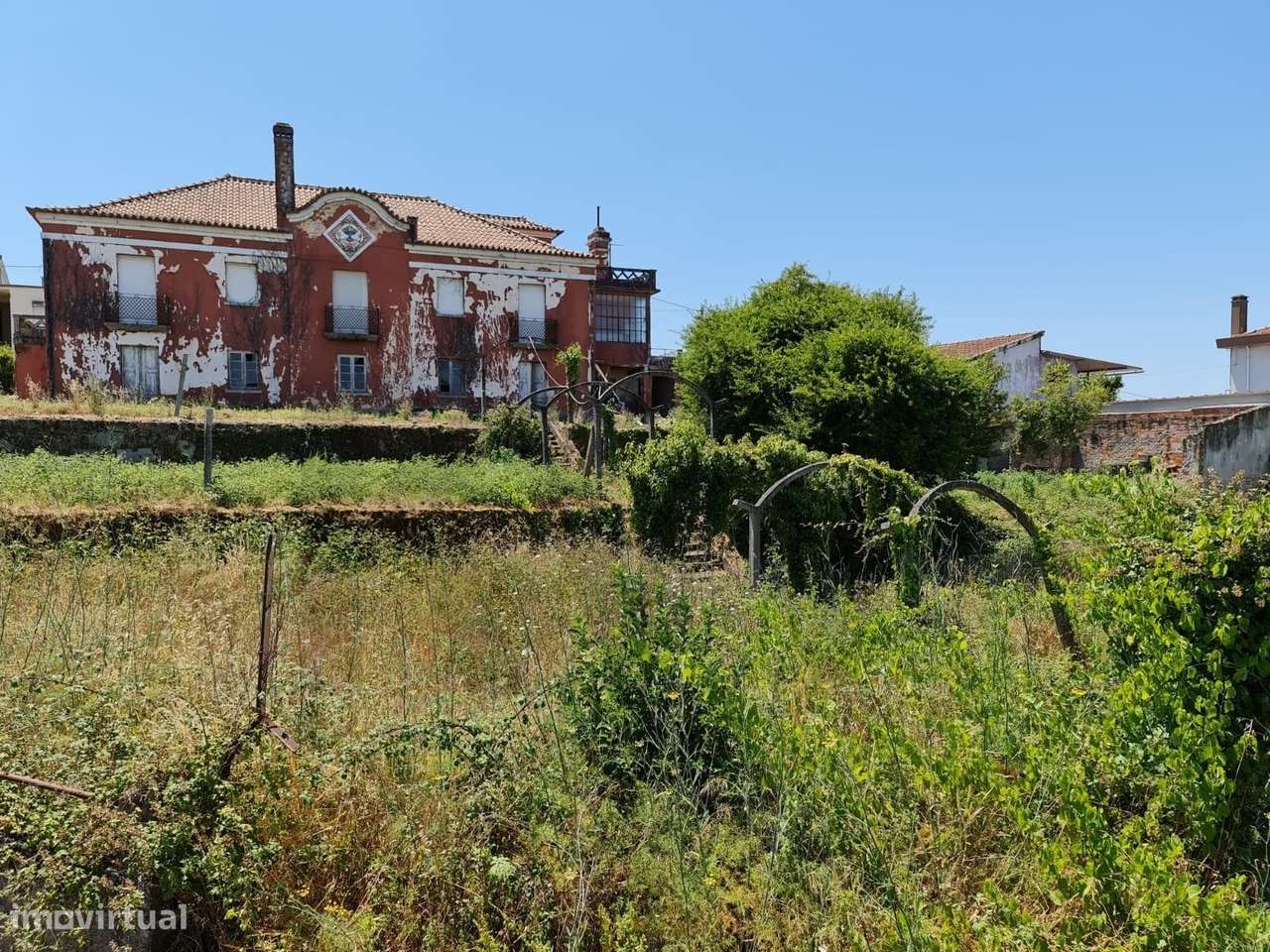 Moradia  com Terreno Urbano e Rústico  | 3.147 m2 |  Vimieiro, Santa C-49