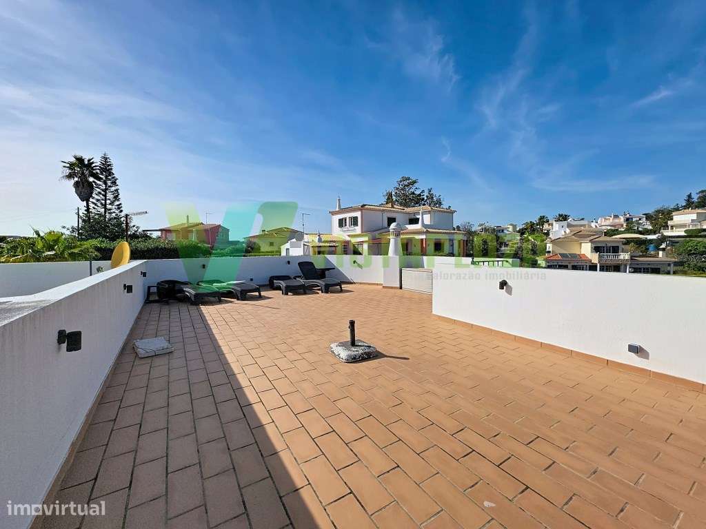 Moradia T3 com Vista Mar Perto de Carvoeiro com Jardim e Piscinas C...-26
