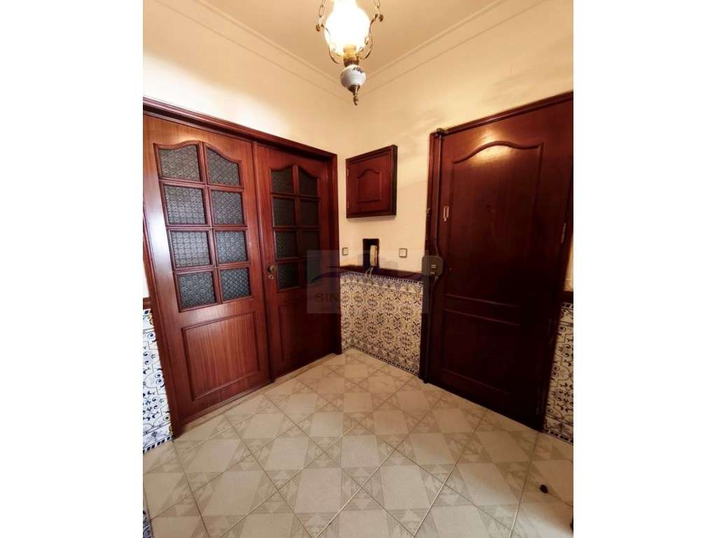 Apartamento T3 na Amadora - Conforto, Localização e Potencial de Va... - Grande imagem: 2/35