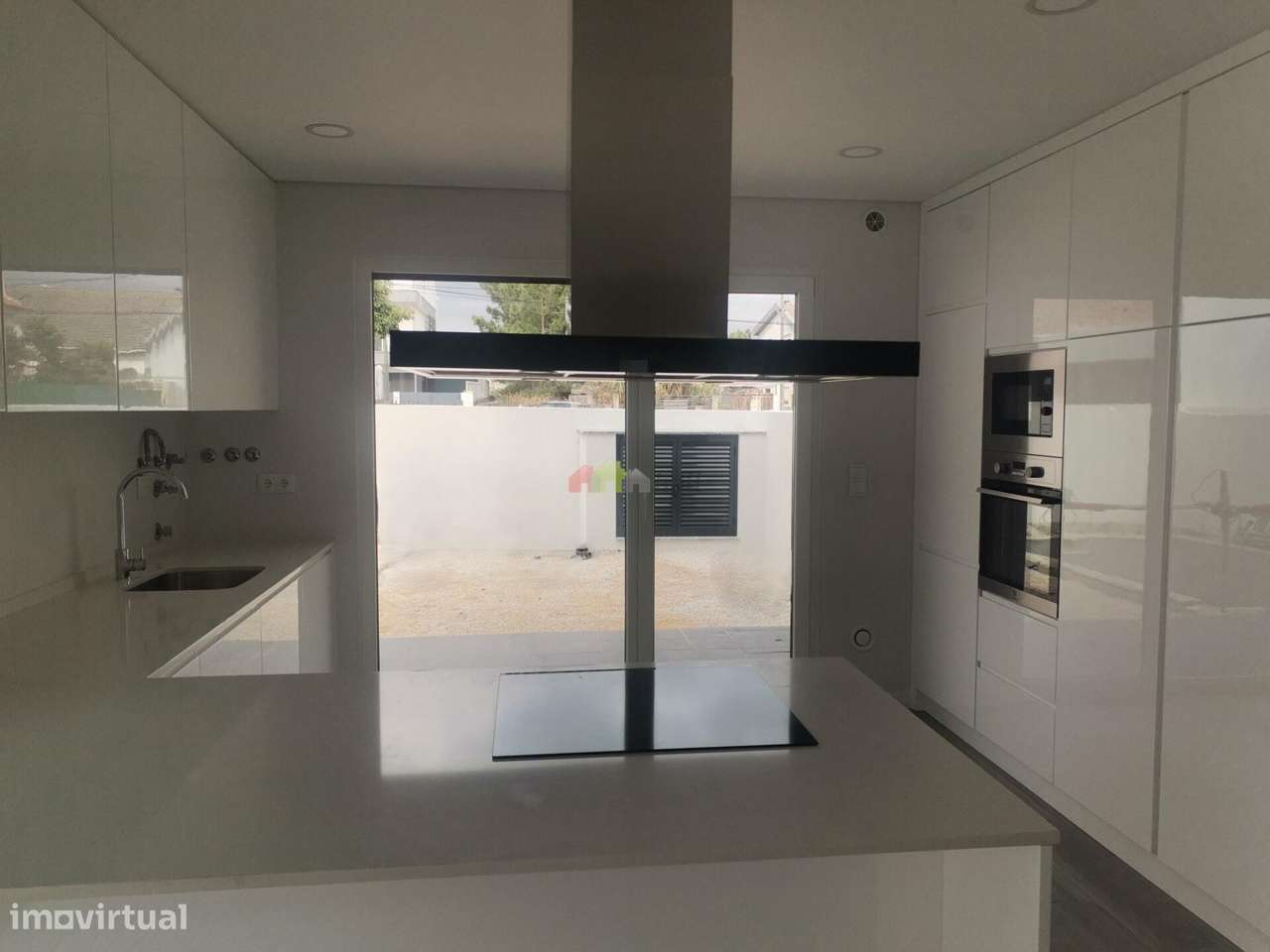 Moradia Geminada T3 em Fernão Ferro - Grande imagem: 4/44