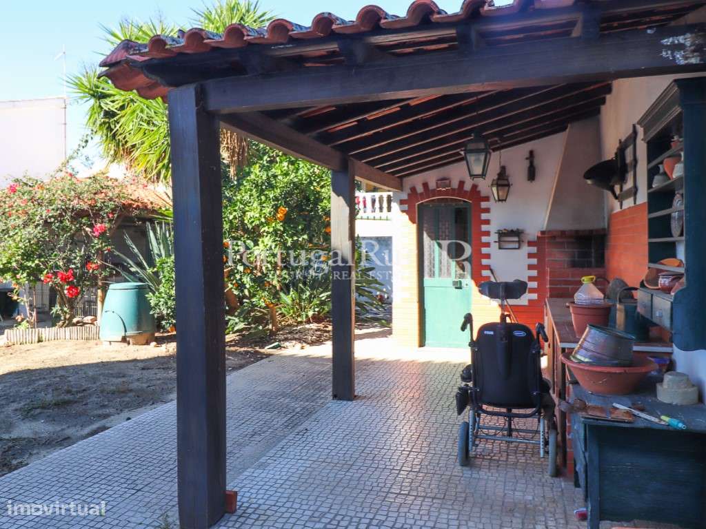 Elegante Moradia T4 com Jardim e Anexos em Alpiarça-17