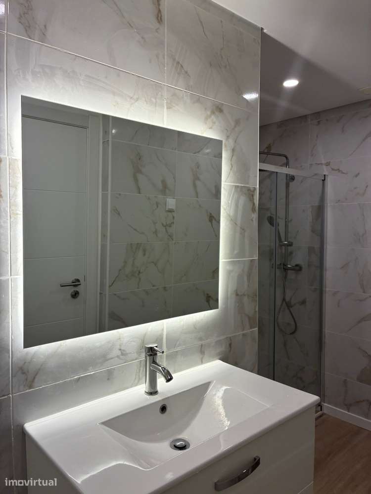 Apartamento T4 em Barreiro com Excelente Localização-25