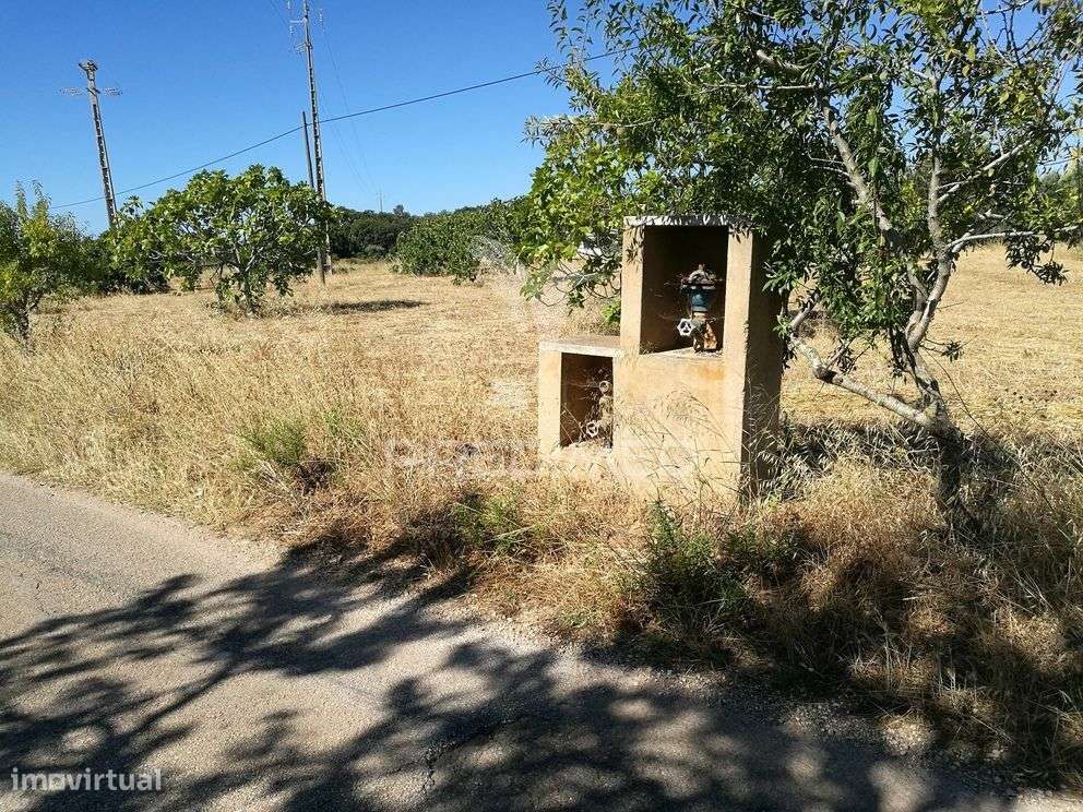 Terreno de 6320m2 com ruína e poço a 14km de Lagos - Grande imagem: 2/15