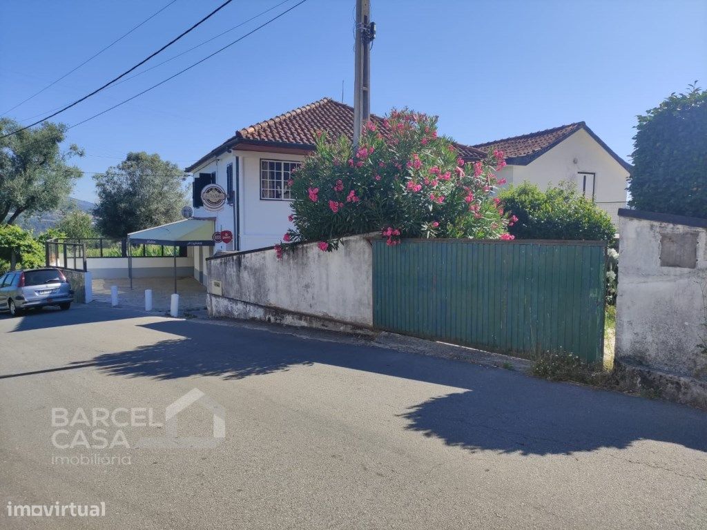 Moradia T3 com comércio para café em Quintiães - Barcelos - Grande imagem: 1/19