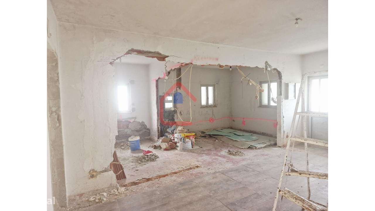 Moradia para Restaurar em Sesimbra-8