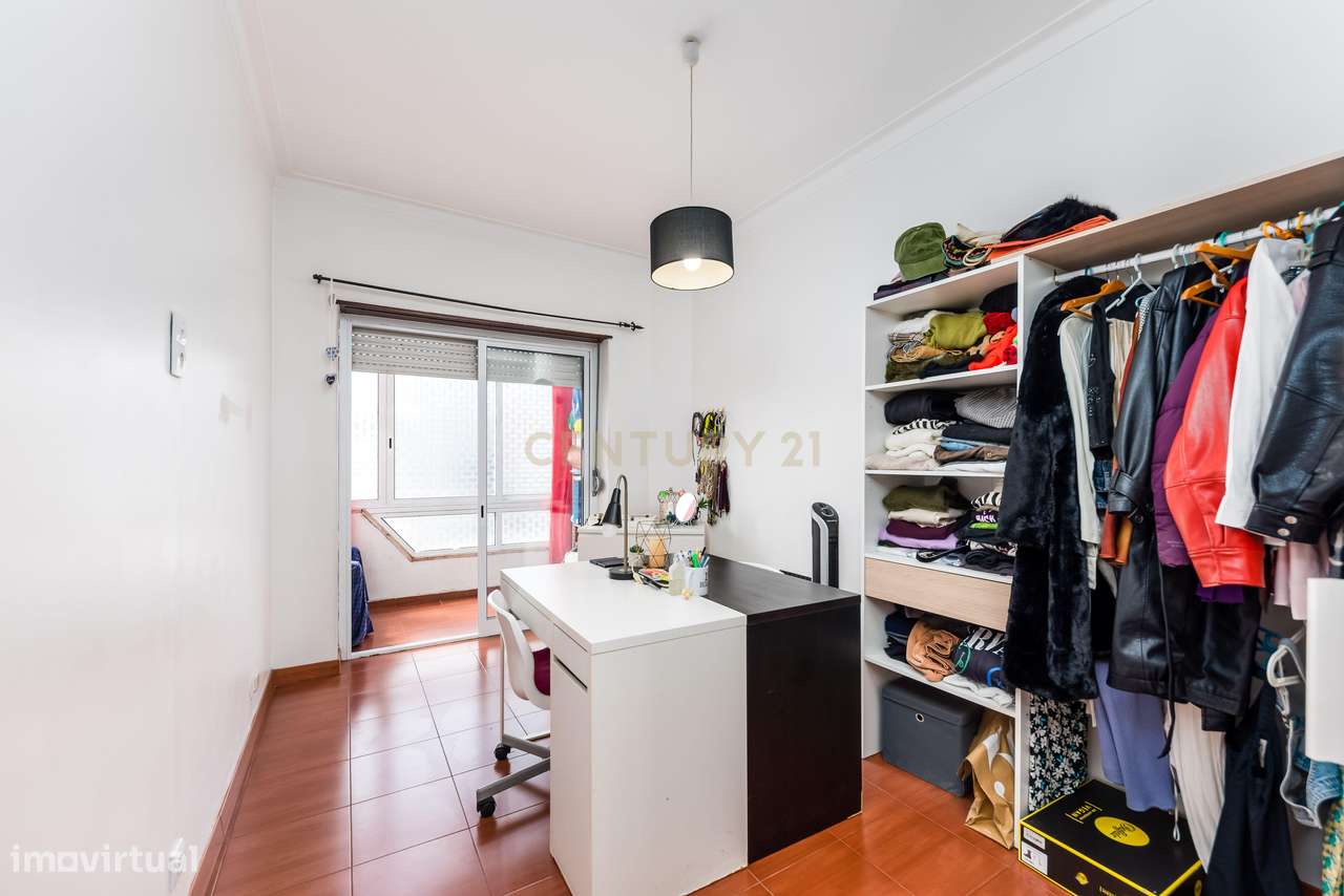 Apartamento T3 à Venda em Almada, Laranjeiro-23