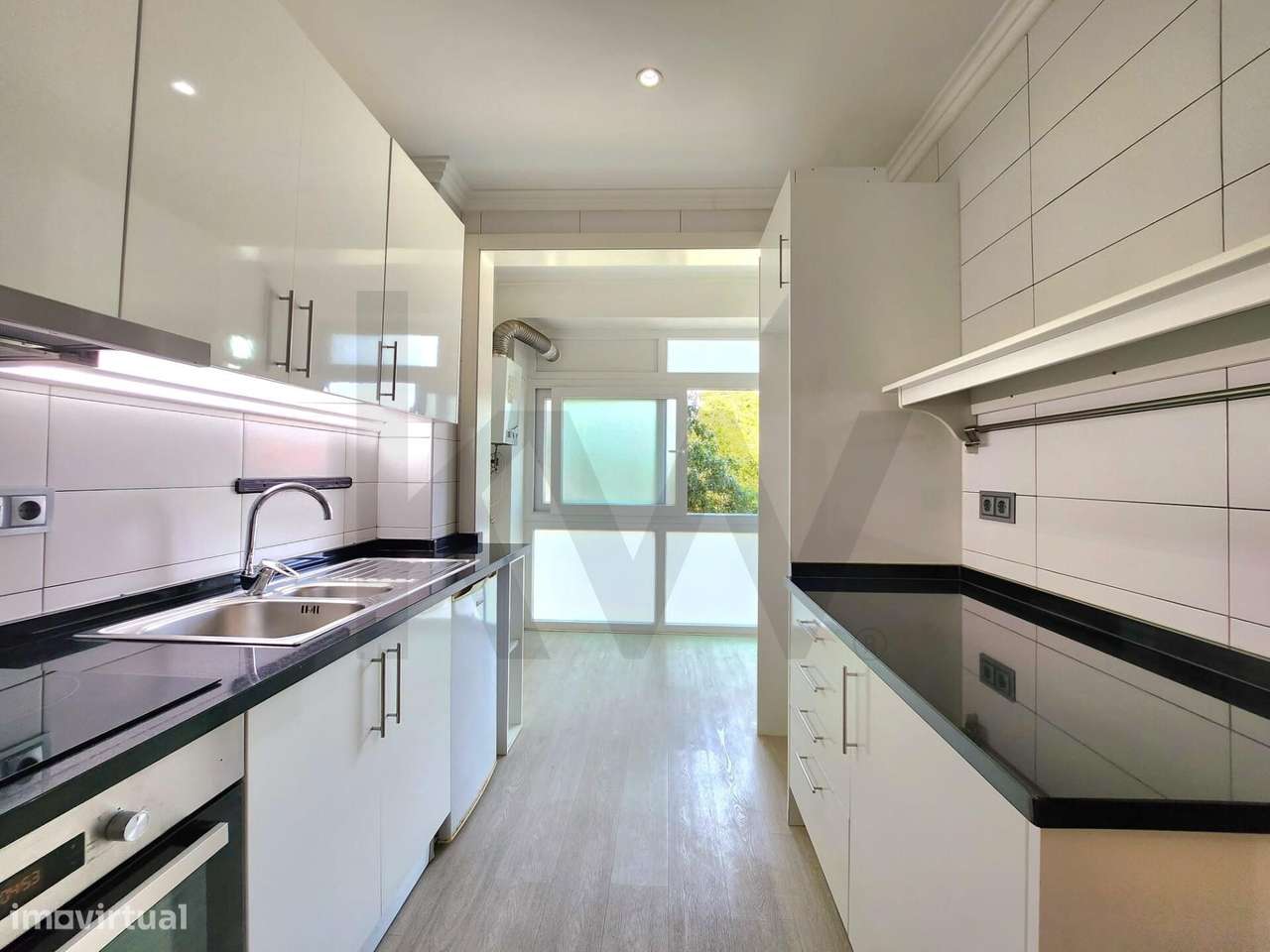 Apartamento T3 semi-renovado no Bairro do Liceu em Aveiro - Grande imagem: 2/37