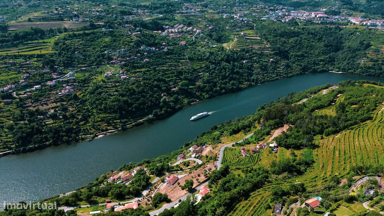 TERRENO P/ CONSTRUÇÃO COM VISTA PARA O RIO DOURO-11