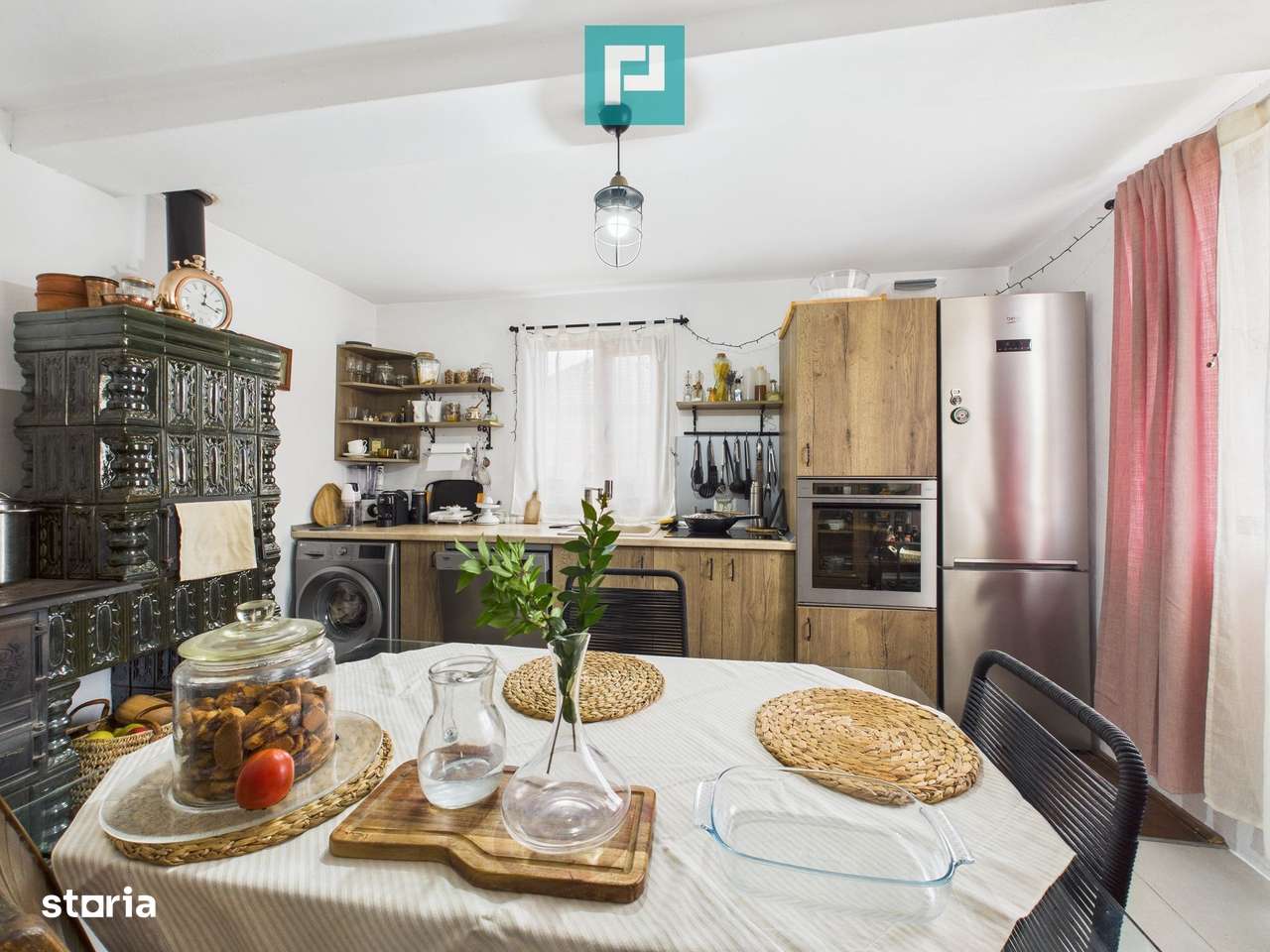 Casă renovată în localitatea Comănești, Arad - Imagine principală: 4/20