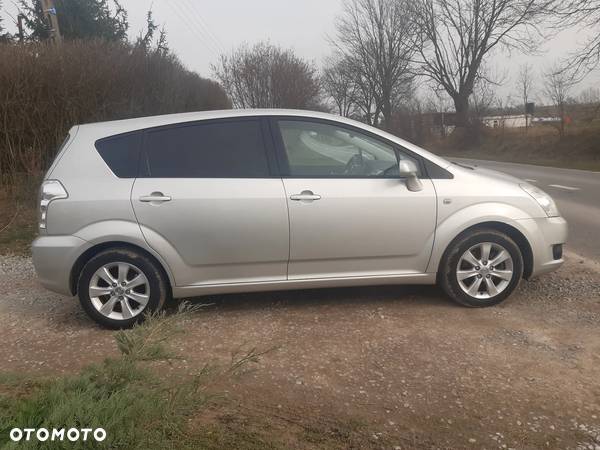 Toyota Corolla Verso 1.8 Premium + - 13