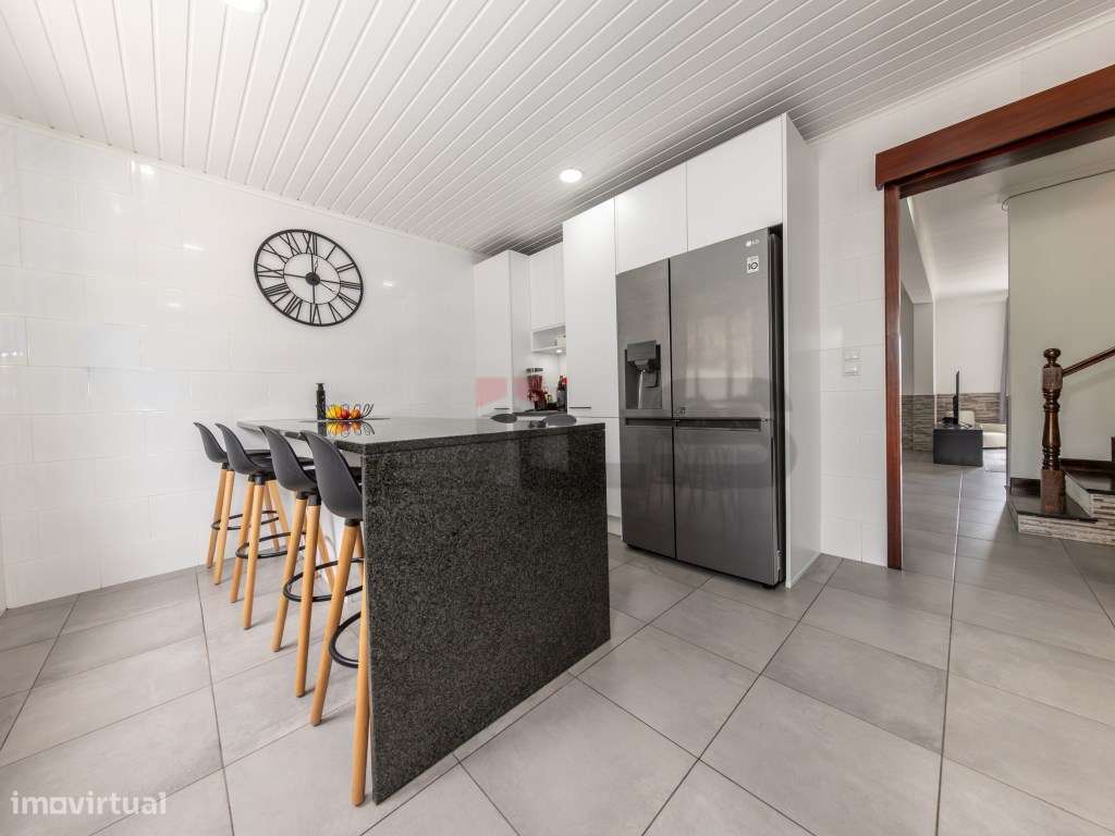 Moradia T4 com Garagem e Quintal nas Calhetas - Ribeira Grande-11