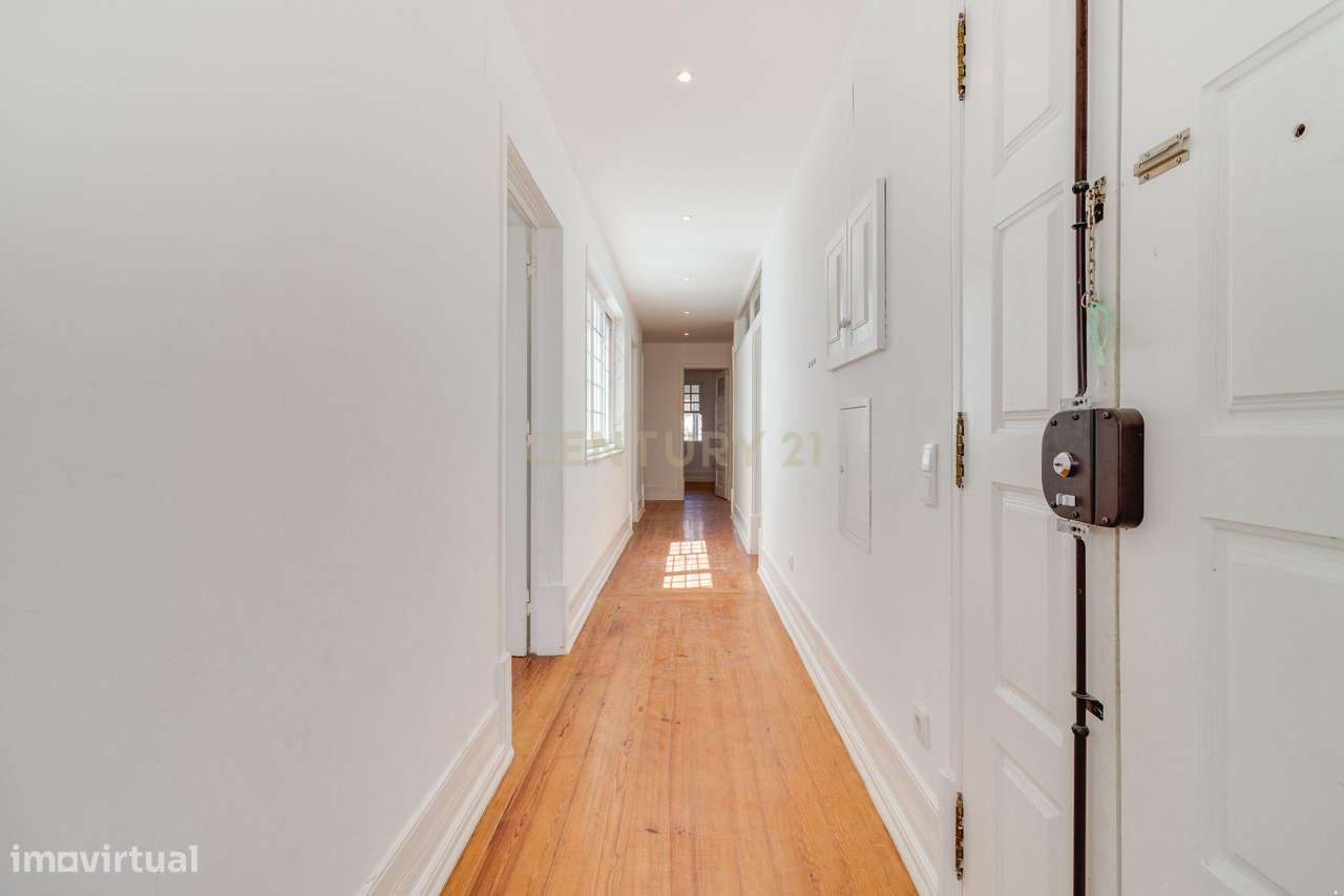 Penthouse com terraço de 28m2 junto ao metro no Rato-40