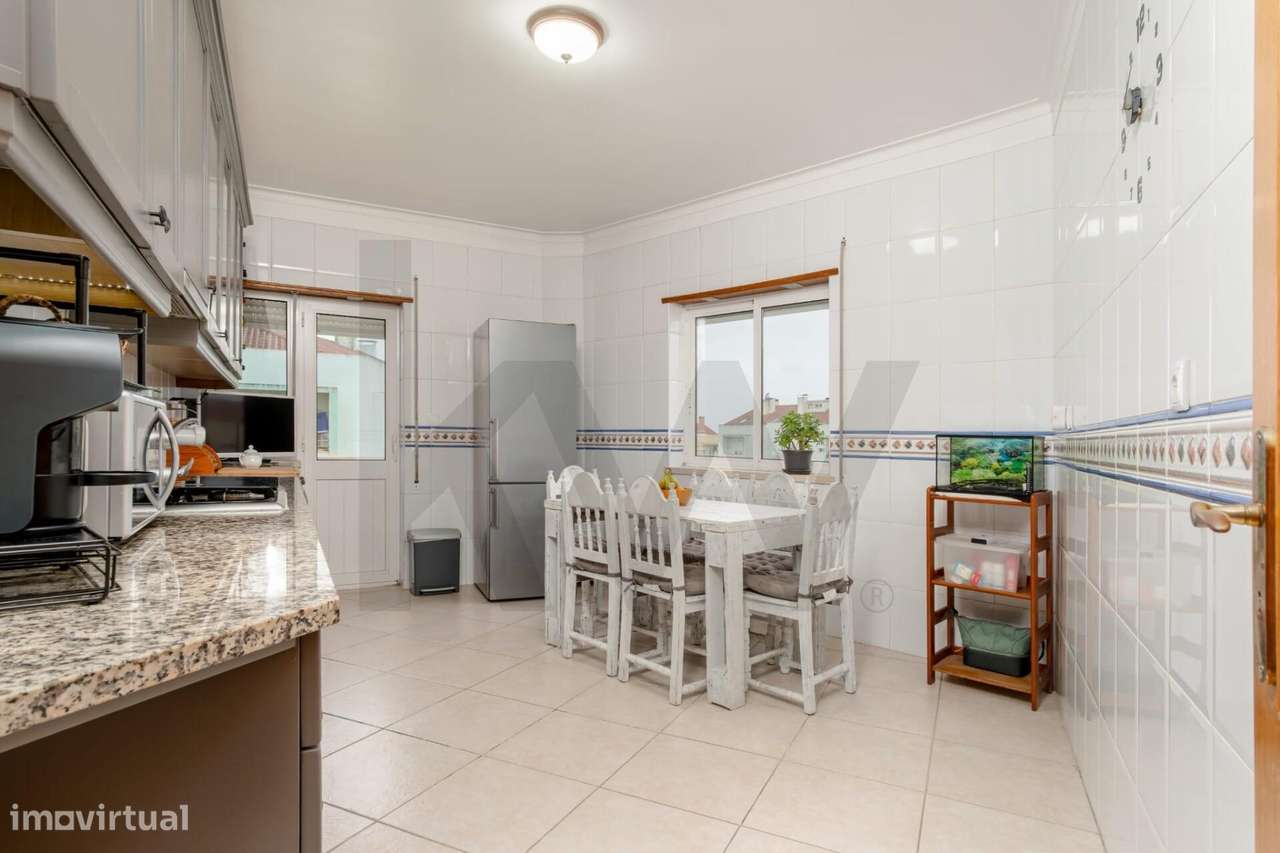 Apartamento T2 com elevador, varandas, arrecadação e Vista Fantástica-14