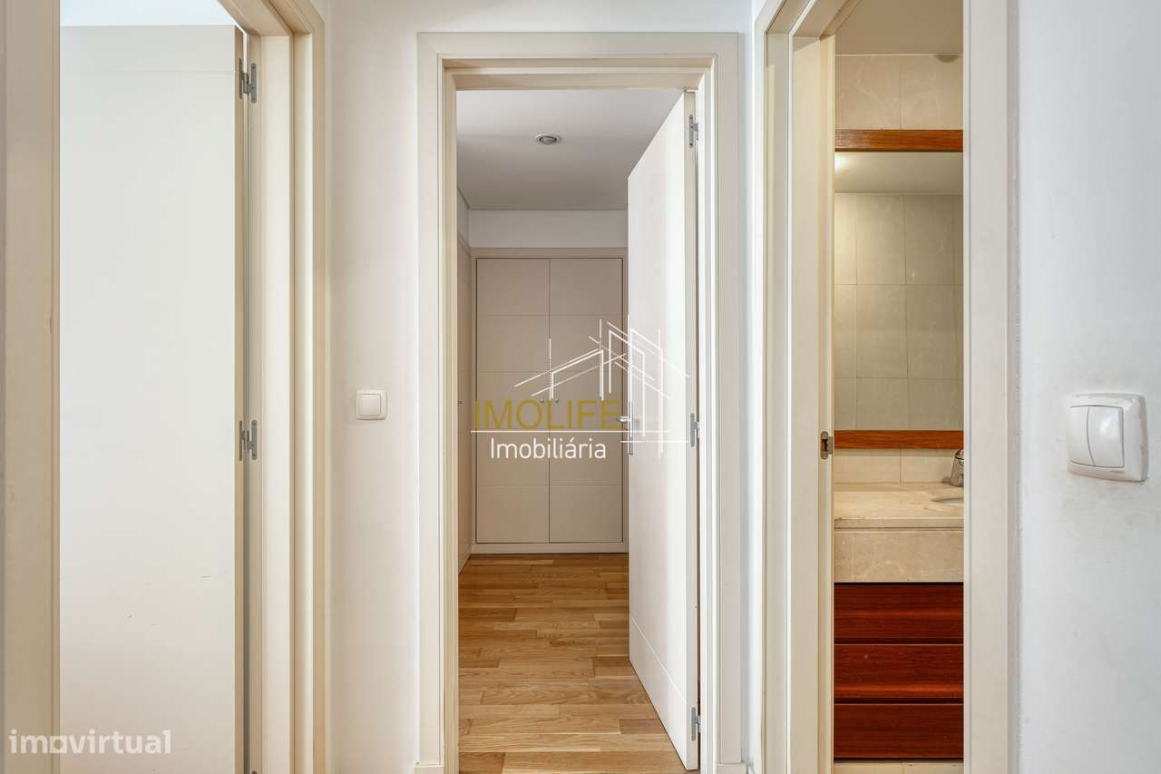 Apartamento T2 com Vista Desafogada em Benfica-17