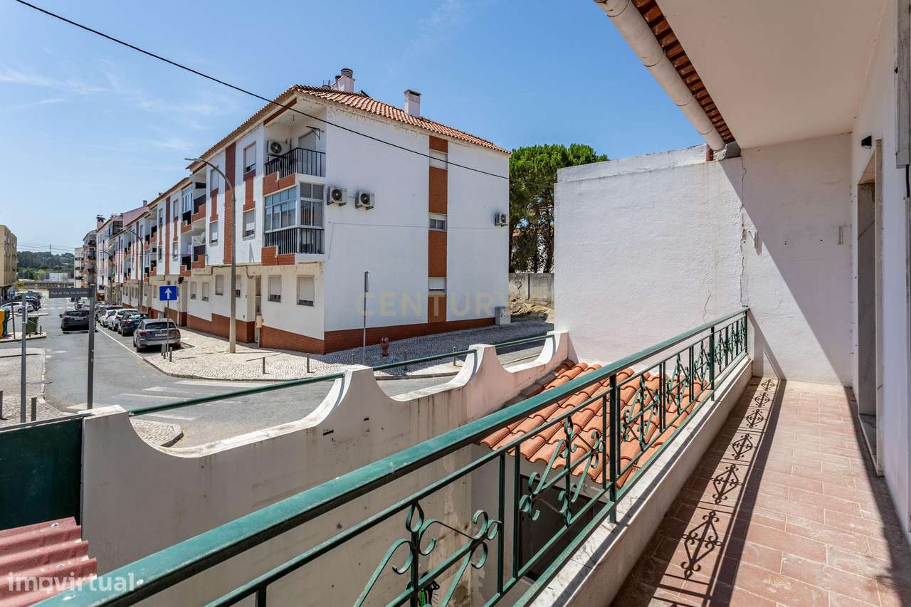 Espaçosa Moradia T3 em Azambuja, Lisboa-25