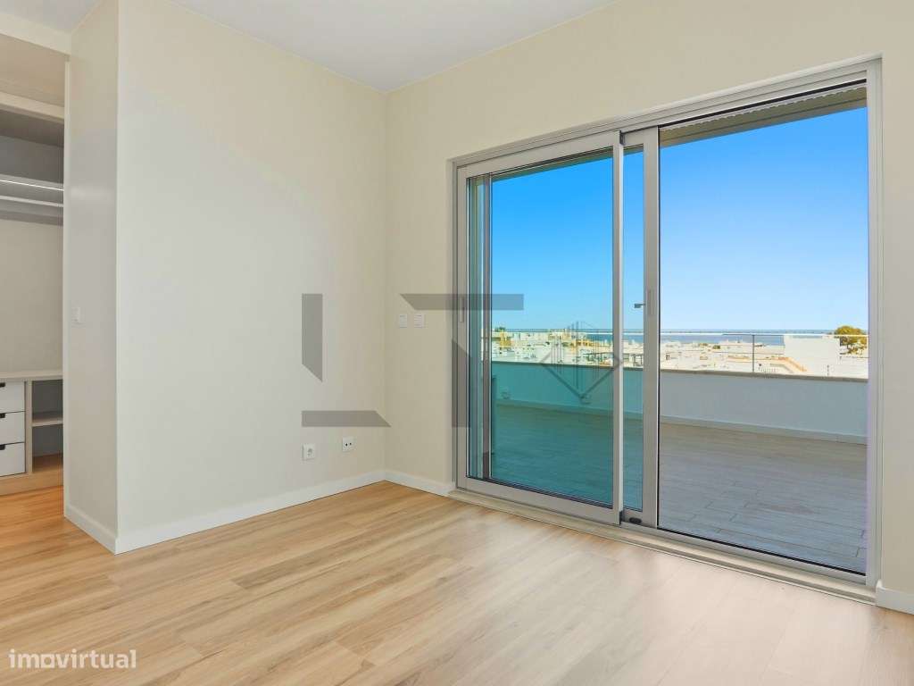 Penthouse T3 (possível T4) com Terraço, plena vista Rio e Garagem, ...-26