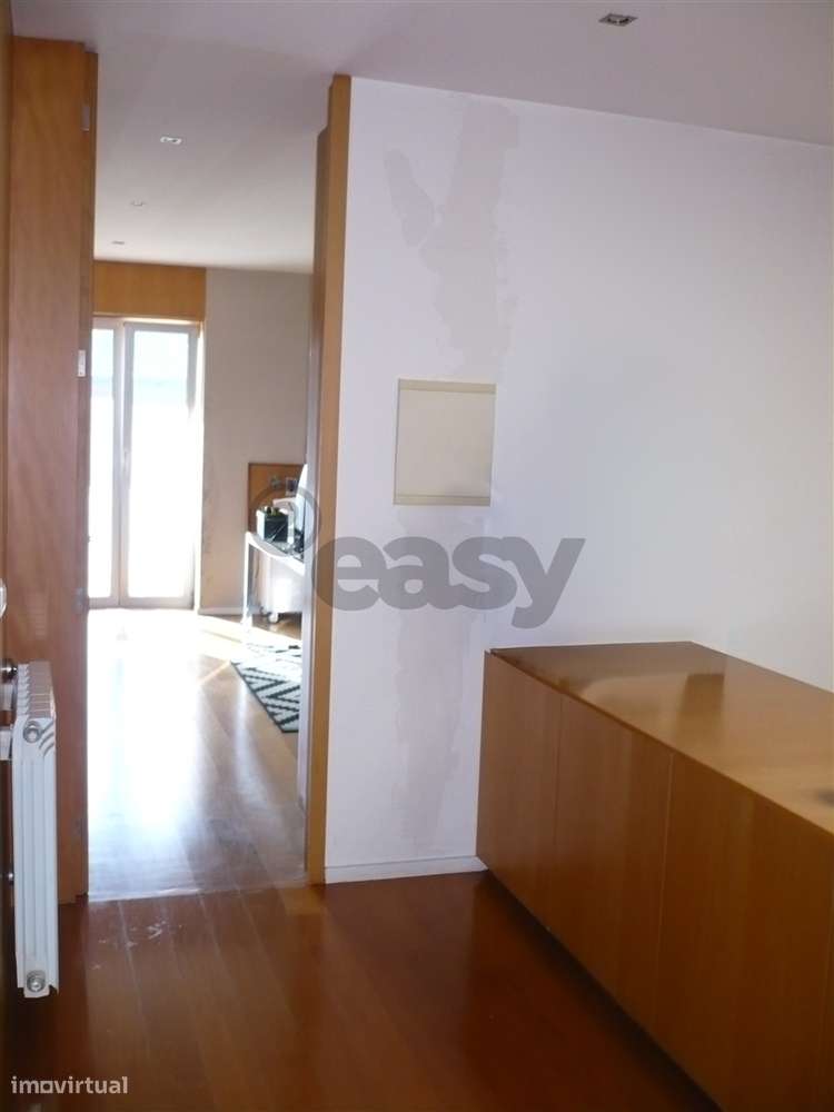 MORADIA EM BANDA T4 COM JARDIM-14