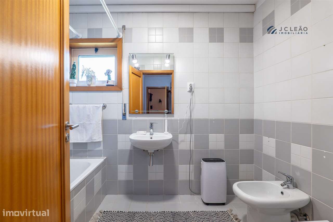 T3 com Excelente Exposição Solar no Coração de Paredes-26