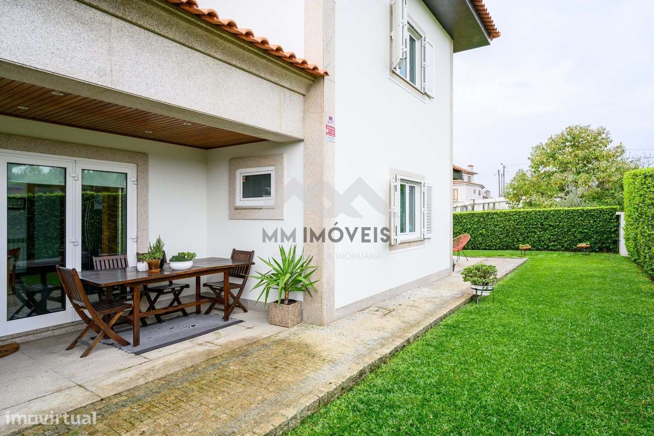 Moradia T5 | 4 Frentes | Jardim| Penafiel - Grande imagem: 2/37