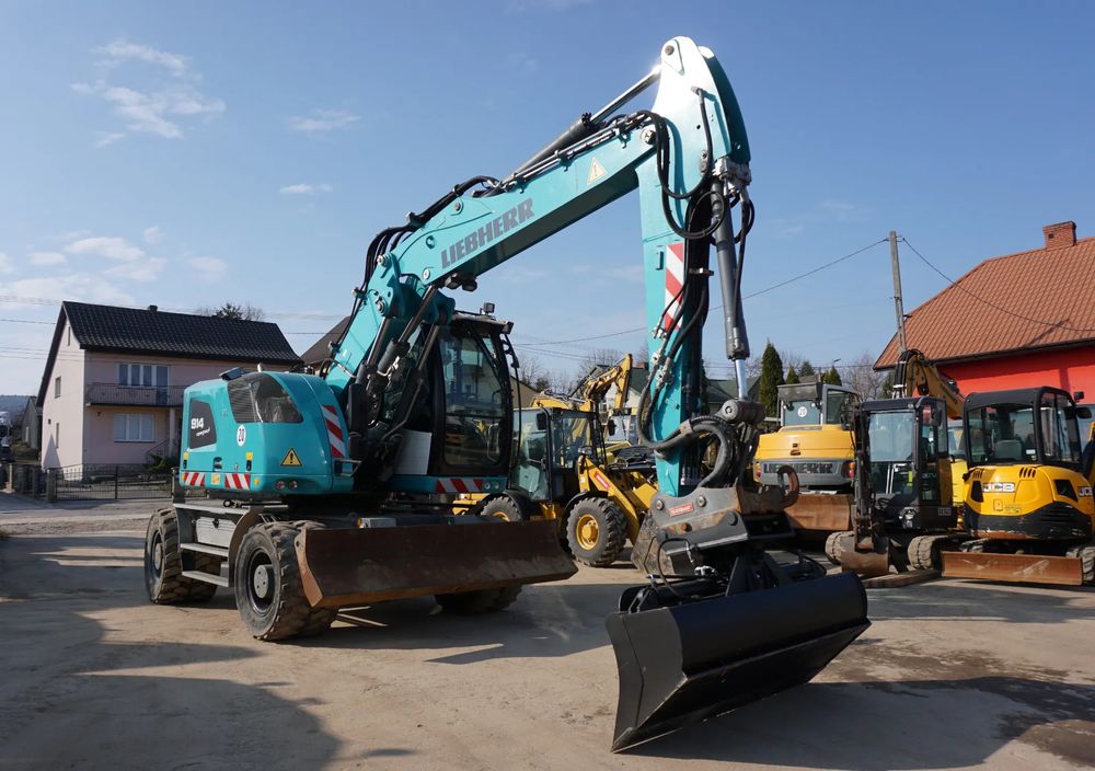 Liebherr A 914 2017