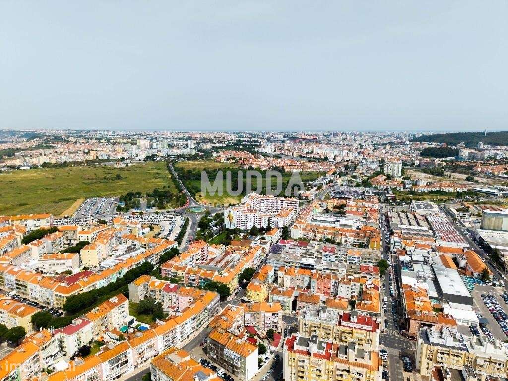 Excelente oportunidade no centro da Amadora: Apartamento T2 com locali-21