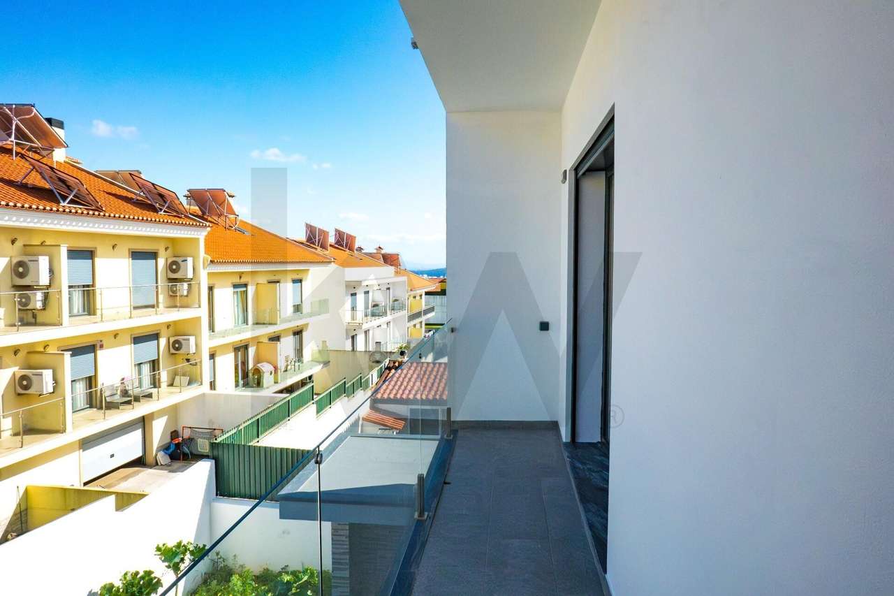 T3 Isolada em Famões: A Estreia Perfeita para a sua Família-42