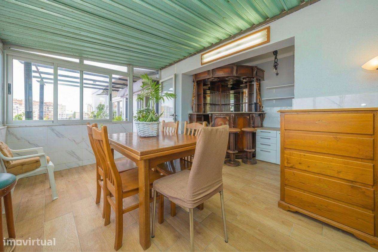 Apartamento Único com 268m2 no Último Andar com Terraço Extraordinário-31