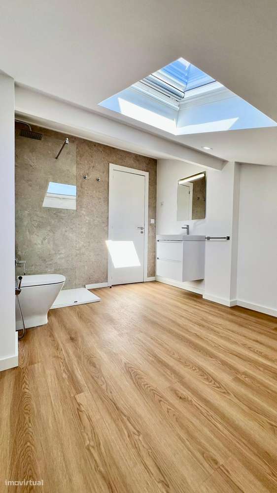 Apartamento T3+1 Duplex | 154 m² | Totalmente Remodelado | Queluz-49