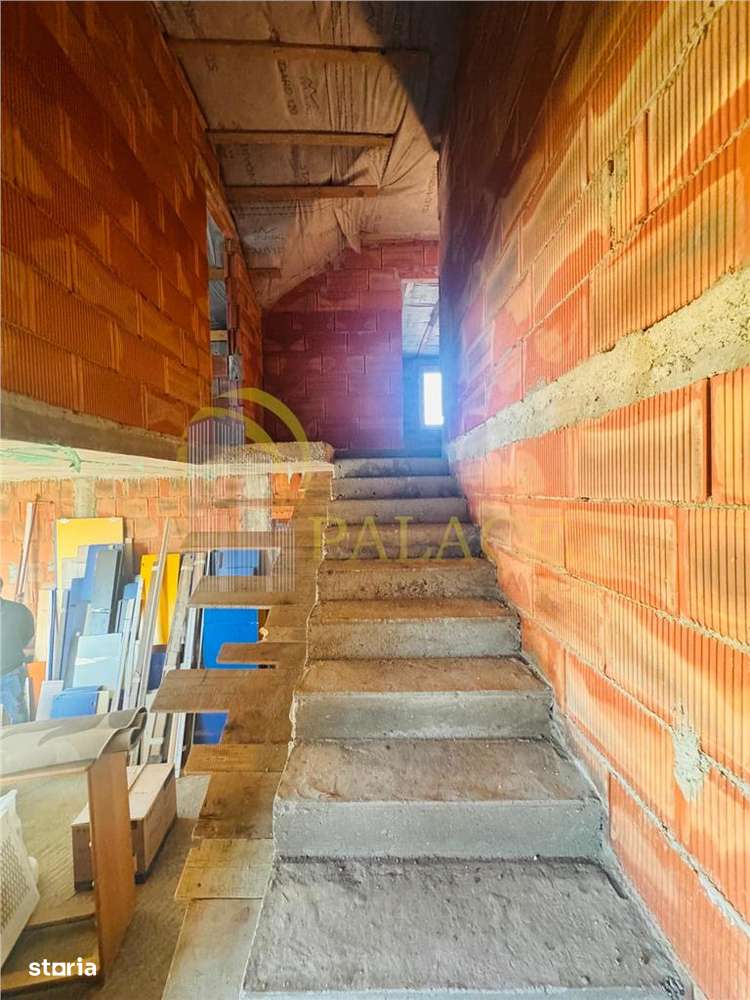 Casa individuala cu garaj si subsol 5 camere Vorovesti-8